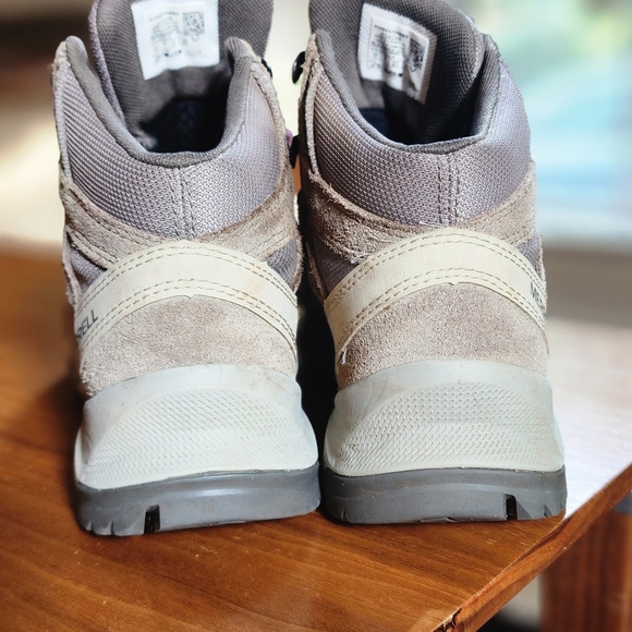 Merrell Women's Suede Hiking Boot - Picture 4 of 9